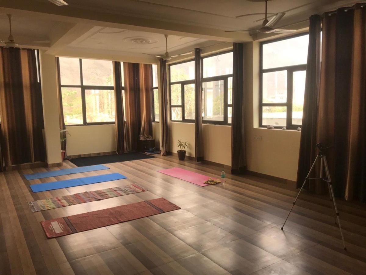 Hotel Vishla Palace By Uttarakhand Hotel Hospitality Narendra Nagar Dış mekan fotoğraf